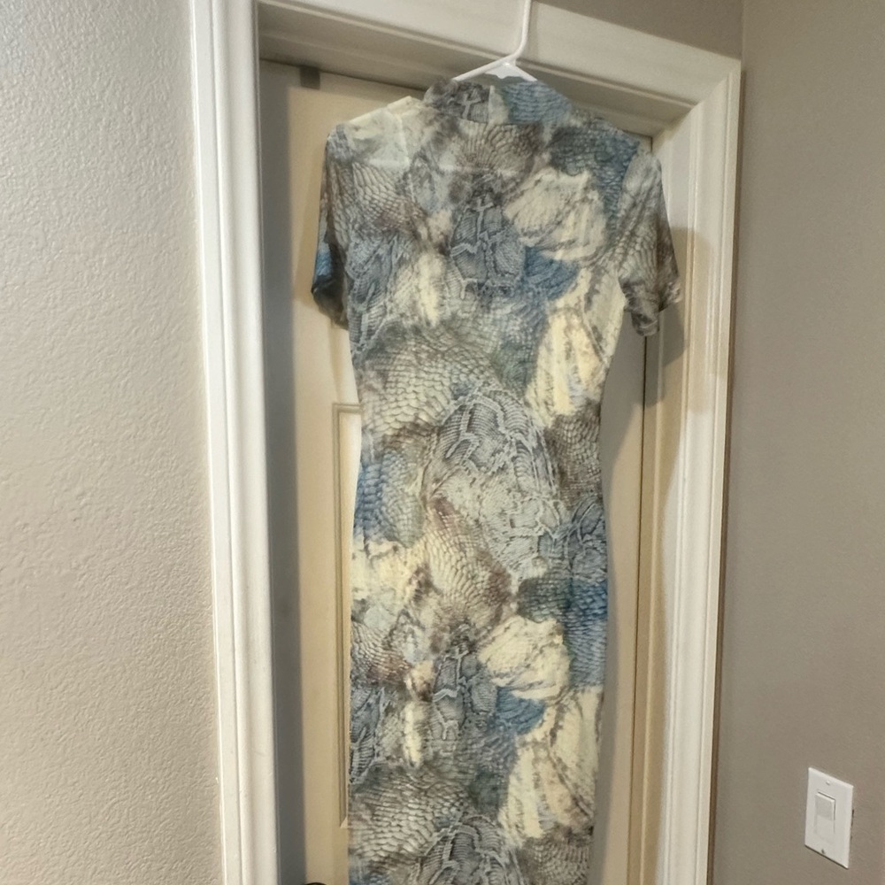 Steve Madden Blue, Cream and Gray Marble-Print Midi Dress - Picture 4 of 7